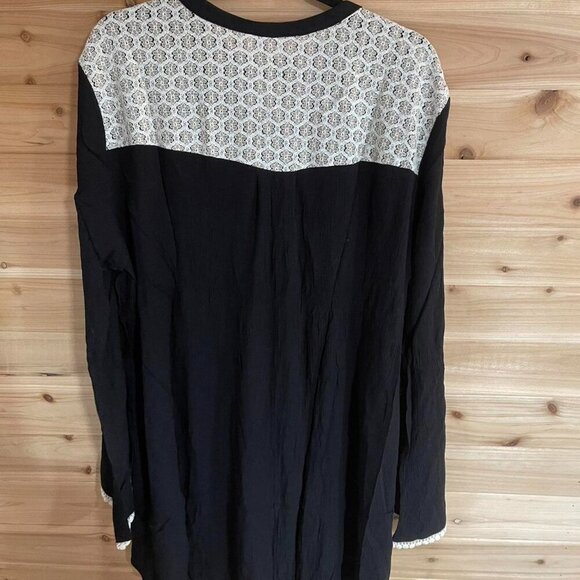 Hayden LA -Black Lace Trim Blouse - Picture 3 of 6